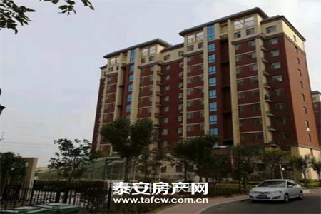 东原学校附近一楼带院老证3室1厅1卫40万62m2